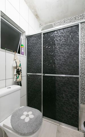 Casa à venda com 180m², 2 quartos e 2 vagas Casa à venda com 180m², 2 quartos e 2 vagasBanheiro