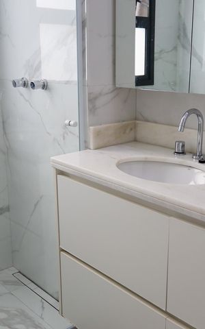 Apartamento à venda com 110m², 2 quartos e 2 vagas Apartamento à venda com 110m², 2 quartos e 2 vagasBanheiro da Suíte 1