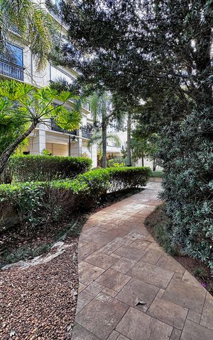 Apartamento à venda com 109m², 2 quartos e 3 vagas Apartamento à venda com 109m², 2 quartos e 3 vagasÁrea Comum