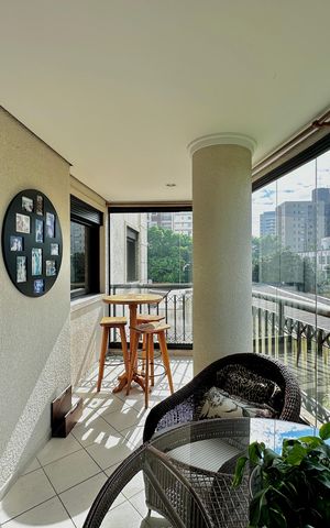 Apartamento à venda com 109m², 2 quartos e 3 vagas Apartamento à venda com 109m², 2 quartos e 3 vagasVaranda da Sala