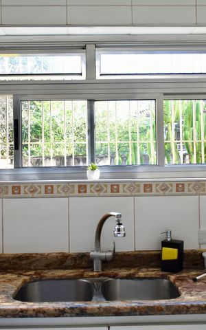 Casa à venda com 220m², 3 quartos e 3 vagas Casa à venda com 220m², 3 quartos e 3 vagasCozinha