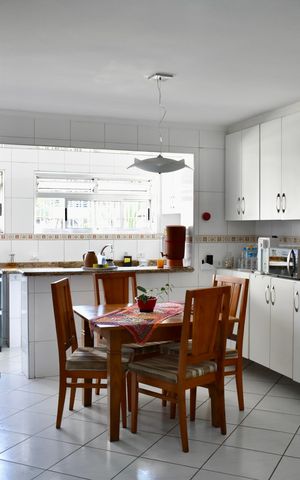 Casa à venda com 220m², 3 quartos e 3 vagas Casa à venda com 220m², 3 quartos e 3 vagasCozinha