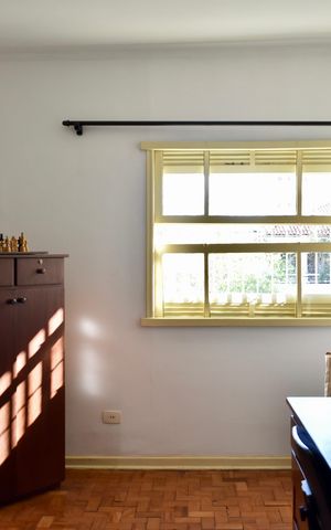 Casa à venda com 220m², 3 quartos e 3 vagas Casa à venda com 220m², 3 quartos e 3 vagasQuarto