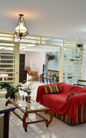 Casa à venda com 220m², 3 quartos e 3 vagas Casa à venda com 220m², 3 quartos e 3 vagasSala