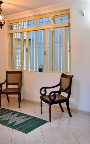 Casa à venda com 220m², 3 quartos e 3 vagas Casa à venda com 220m², 3 quartos e 3 vagasSala