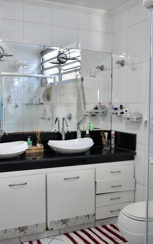 Casa à venda com 220m², 3 quartos e 3 vagas Casa à venda com 220m², 3 quartos e 3 vagasBanheiro da Suíte 1