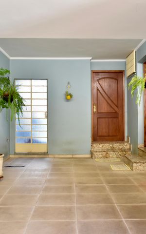 Casa à venda com 220m², 3 quartos e 3 vagas Casa à venda com 220m², 3 quartos e 3 vagasGaragem