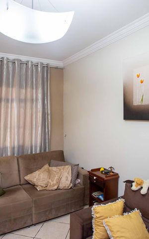 Casa à venda com 100m², 3 quartos e 4 vagasSala