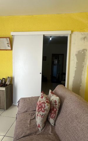 Casa à venda com 176m², 2 quartos e 2 vagas Casa à venda com 176m², 2 quartos e 2 vagasSala
