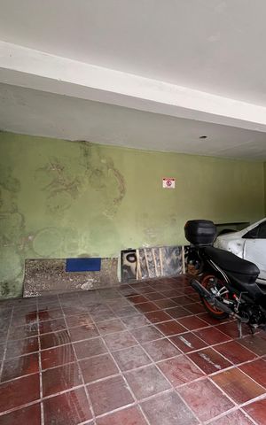 Casa à venda com 180m², 4 quartos e 2 vagas Casa à venda com 180m², 4 quartos e 2 vagasGaragem