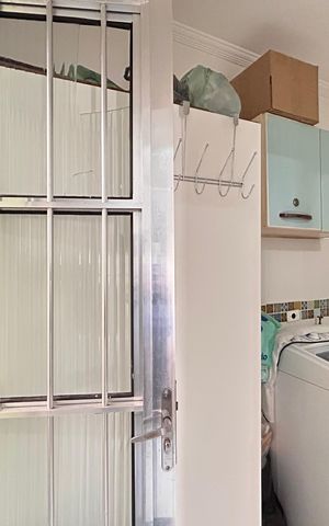 Casa à venda com 180m², 4 quartos e 2 vagas Casa à venda com 180m², 4 quartos e 2 vagasÁrea de Serviço - Casa 1