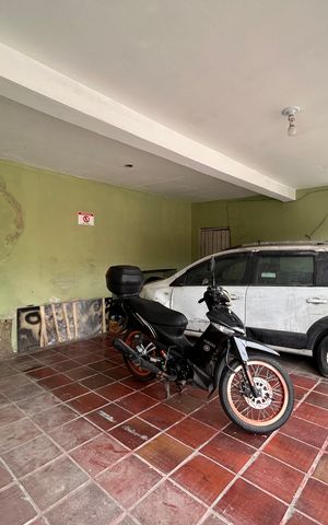 Casa à venda com 180m², 4 quartos e 2 vagas Casa à venda com 180m², 4 quartos e 2 vagasGaragem