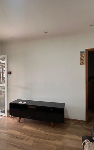 Casa à venda com 180m², 4 quartos e 2 vagas Casa à venda com 180m², 4 quartos e 2 vagasSala - Casa 1