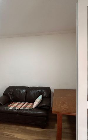 Casa à venda com 180m², 4 quartos e 2 vagas Casa à venda com 180m², 4 quartos e 2 vagasSala - Casa 1