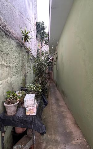 Casa à venda com 180m², 4 quartos e 2 vagas Casa à venda com 180m², 4 quartos e 2 vagasCorredor externo
