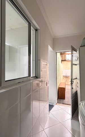 Casa à venda com 180m², 4 quartos e 2 vagas Casa à venda com 180m², 4 quartos e 2 vagasÁrea de Serviço - Casa 1