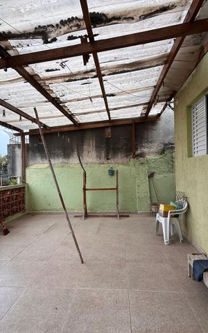 Casa à venda com 180m², 4 quartos e 2 vagas Casa à venda com 180m², 4 quartos e 2 vagasQuintal