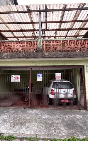 Casa à venda com 180m², 4 quartos e 2 vagas Casa à venda com 180m², 4 quartos e 2 vagasFachada