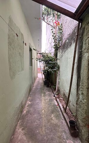 Casa à venda com 180m², 4 quartos e 2 vagas Casa à venda com 180m², 4 quartos e 2 vagasCorredor externo