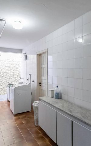 Casa à venda com 222m², 3 quartos e 4 vagas Casa à venda com 222m², 3 quartos e 4 vagasLavanderia