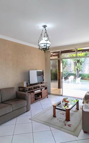 Casa à venda com 222m², 3 quartos e 4 vagas Casa à venda com 222m², 3 quartos e 4 vagasSala