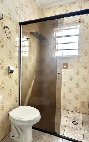Casa para alugar com 189m², 2 quartos e 2 vagas Casa para alugar com 189m², 2 quartos e 2 vagasBanheiro