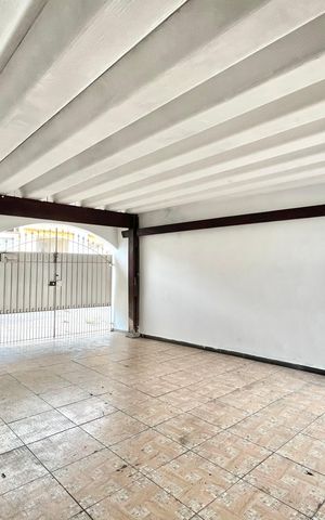 Casa para alugar com 189m², 2 quartos e 2 vagas Casa para alugar com 189m², 2 quartos e 2 vagasGaragem