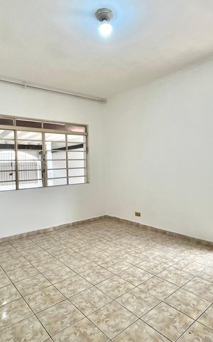 Casa para alugar com 189m², 2 quartos e 2 vagas Casa para alugar com 189m², 2 quartos e 2 vagasSala