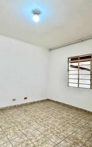 Casa para alugar com 189m², 2 quartos e 2 vagas Casa para alugar com 189m², 2 quartos e 2 vagasSala