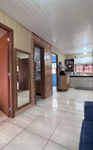 Casa à venda com 80m², 2 quartos e 3 vagas Casa à venda com 80m², 2 quartos e 3 vagasSala