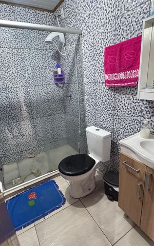 Casa à venda com 80m², 2 quartos e 3 vagas Casa à venda com 80m², 2 quartos e 3 vagasBanheiro