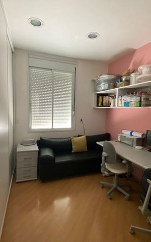 Apartamento à venda com 280m², 4 quartos e 2 vagas Apartamento à venda com 280m², 4 quartos e 2 vagasEscritório