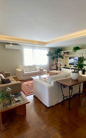 Apartamento à venda com 280m², 4 quartos e 2 vagas Apartamento à venda com 280m², 4 quartos e 2 vagasSala
