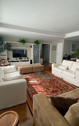 Apartamento à venda com 280m², 4 quartos e 2 vagas Apartamento à venda com 280m², 4 quartos e 2 vagasSala