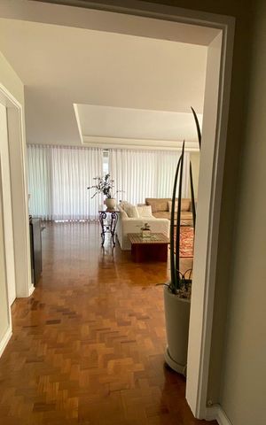 Apartamento à venda com 280m², 4 quartos e 2 vagas Apartamento à venda com 280m², 4 quartos e 2 vagasEntrada