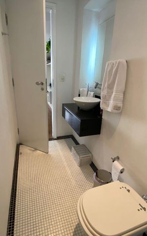 Apartamento à venda com 280m², 4 quartos e 2 vagas Apartamento à venda com 280m², 4 quartos e 2 vagasLavabo