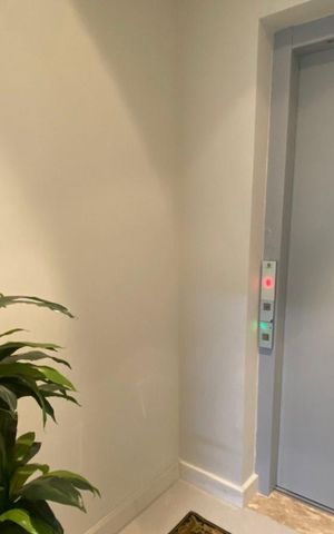 Apartamento à venda com 280m², 4 quartos e 2 vagas Apartamento à venda com 280m², 4 quartos e 2 vagasHall de Entrada