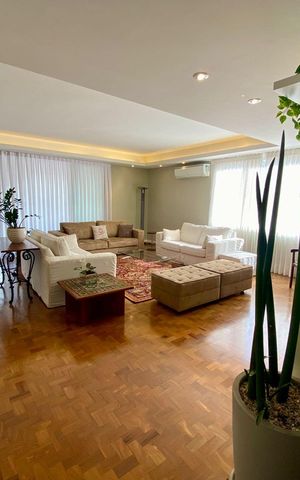 Apartamento à venda com 280m², 4 quartos e 2 vagas Apartamento à venda com 280m², 4 quartos e 2 vagasSala