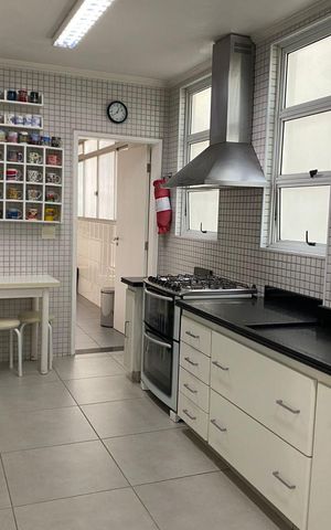 Apartamento à venda com 280m², 4 quartos e 2 vagas Apartamento à venda com 280m², 4 quartos e 2 vagasCozinha