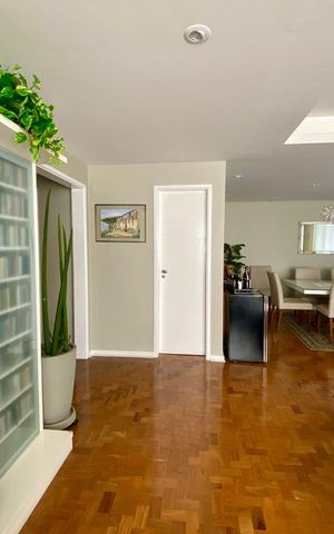 Apartamento à venda com 280m², 4 quartos e 2 vagas Apartamento à venda com 280m², 4 quartos e 2 vagasSala