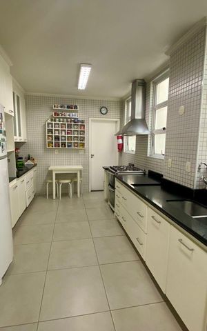 Apartamento à venda com 280m², 4 quartos e 2 vagas Apartamento à venda com 280m², 4 quartos e 2 vagasCozinha