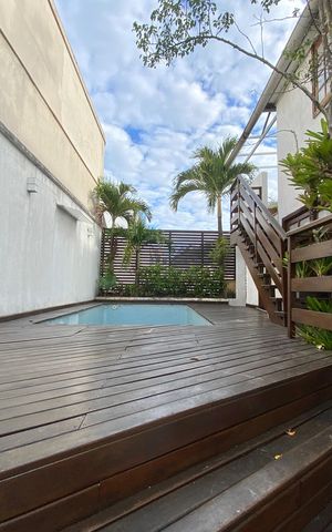 Apartamento à venda com 647m², 6 quartos e 3 vagas Apartamento à venda com 647m², 6 quartos e 3 vagasÁrea Externa