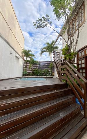 Apartamento à venda com 647m², 6 quartos e 3 vagas Apartamento à venda com 647m², 6 quartos e 3 vagasÁrea Externa