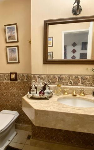 Apartamento à venda com 647m², 6 quartos e 3 vagas Apartamento à venda com 647m², 6 quartos e 3 vagasLavabo