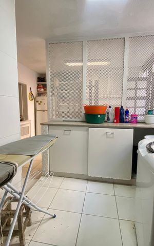 Apartamento à venda com 647m², 6 quartos e 3 vagas Apartamento à venda com 647m², 6 quartos e 3 vagasÁrea de Serviço