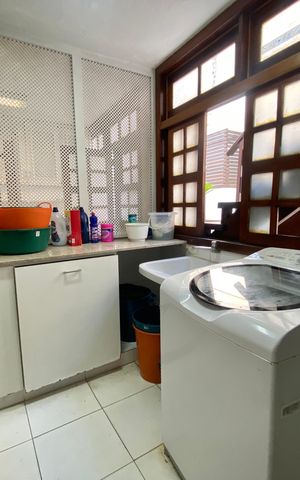 Apartamento à venda com 647m², 6 quartos e 3 vagas Apartamento à venda com 647m², 6 quartos e 3 vagasÁrea de Serviço