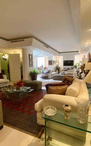 Apartamento à venda com 647m², 6 quartos e 3 vagas Apartamento à venda com 647m², 6 quartos e 3 vagasSala