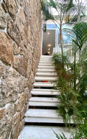 Apartamento à venda com 647m², 6 quartos e 3 vagas Apartamento à venda com 647m², 6 quartos e 3 vagasEscada sala