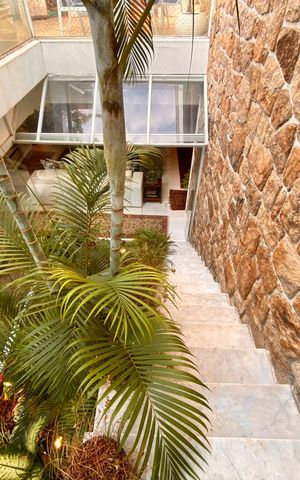 Apartamento à venda com 647m², 6 quartos e 3 vagas Apartamento à venda com 647m², 6 quartos e 3 vagasEscada sala