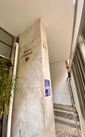 Apartamento à venda com 647m², 6 quartos e 3 vagas Apartamento à venda com 647m², 6 quartos e 3 vagasPlaca
